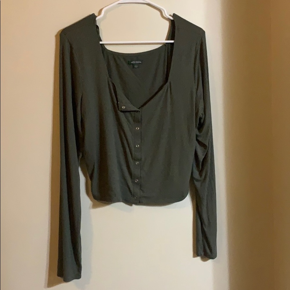 Green long sleeve crop top